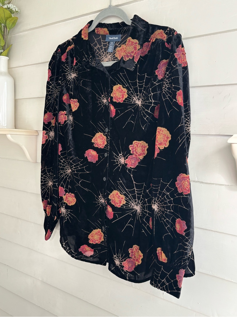 Modcloth Black Velvet Burnout Floral and Spiderweb Button Down Top Women’s 1X - Picture 8 of 16
